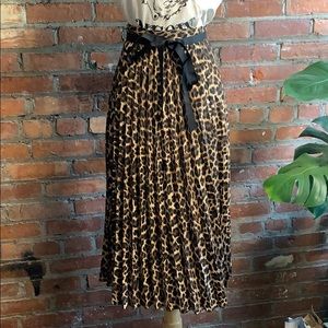 Pleated Leopard Print Skirt